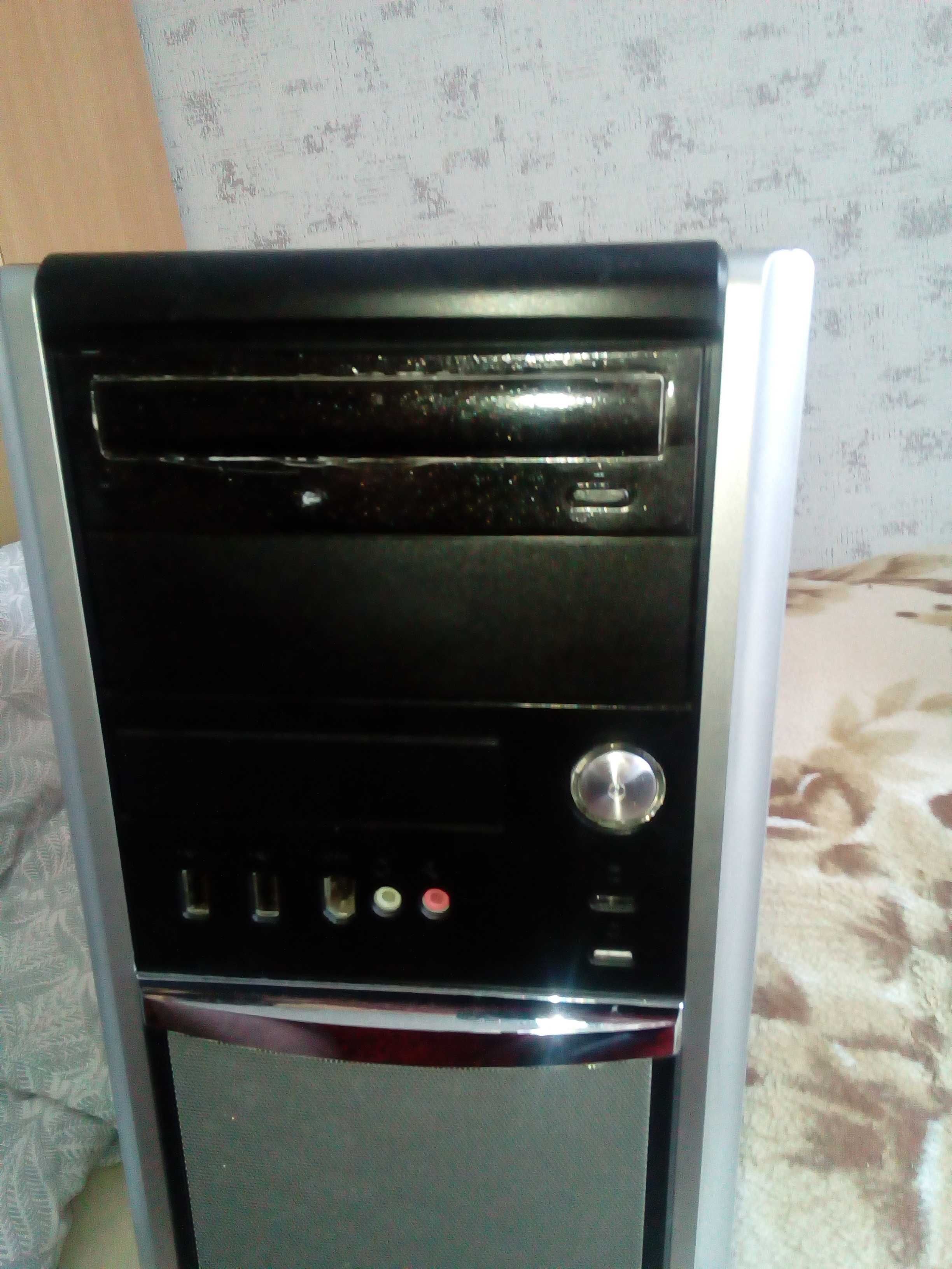 Telewizor THOMPSON 26HS2246C + Komputer stacjonarny