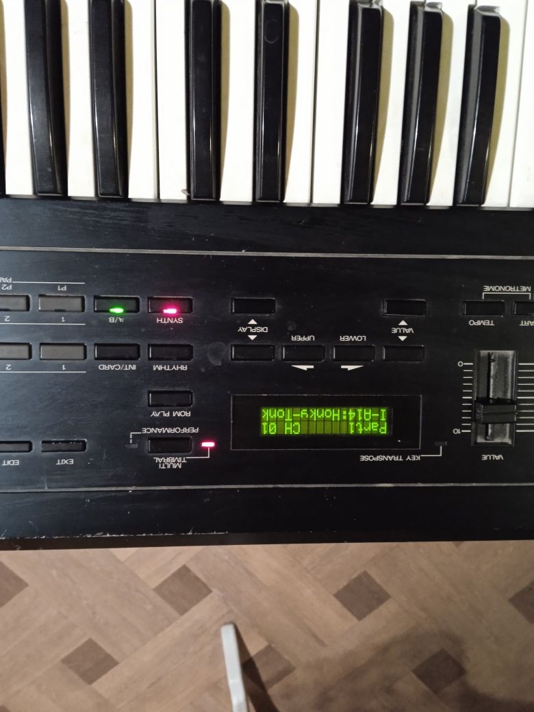 Продам профессиональный синтезатор Roland D10 в хорошем состоянии