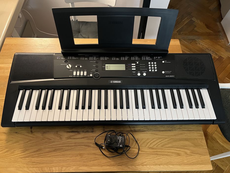 Yamaha EZ-220 keyboard