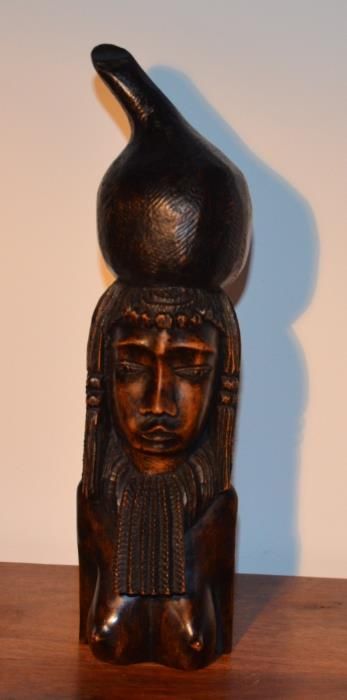 Estatueta - Busto Mulher Africana com Cabaça à Cabeça – Origem: Angola