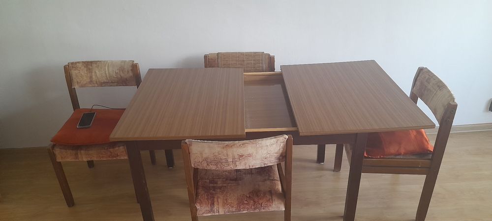 Stół rozkładany PRLz krzesłamu