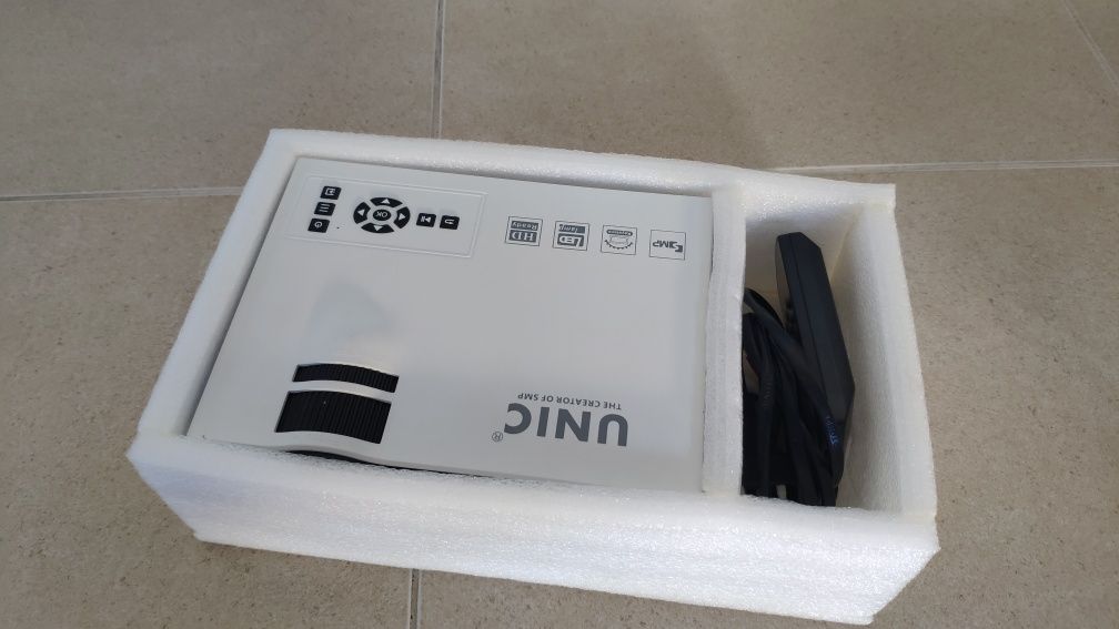 Projetor unic uc40
