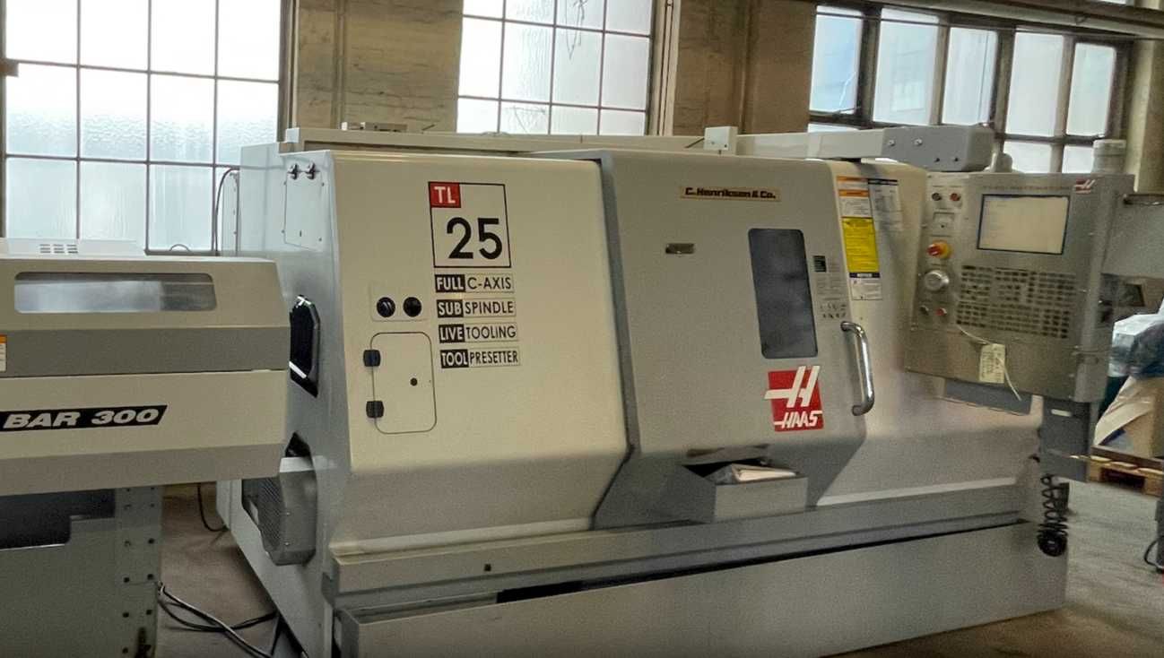 Tokarka CNC HAAS model TL-25 , 3 axis , z podajnikiem pręta ,