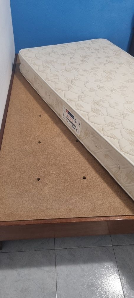 Vendo cama solteiro com colchão