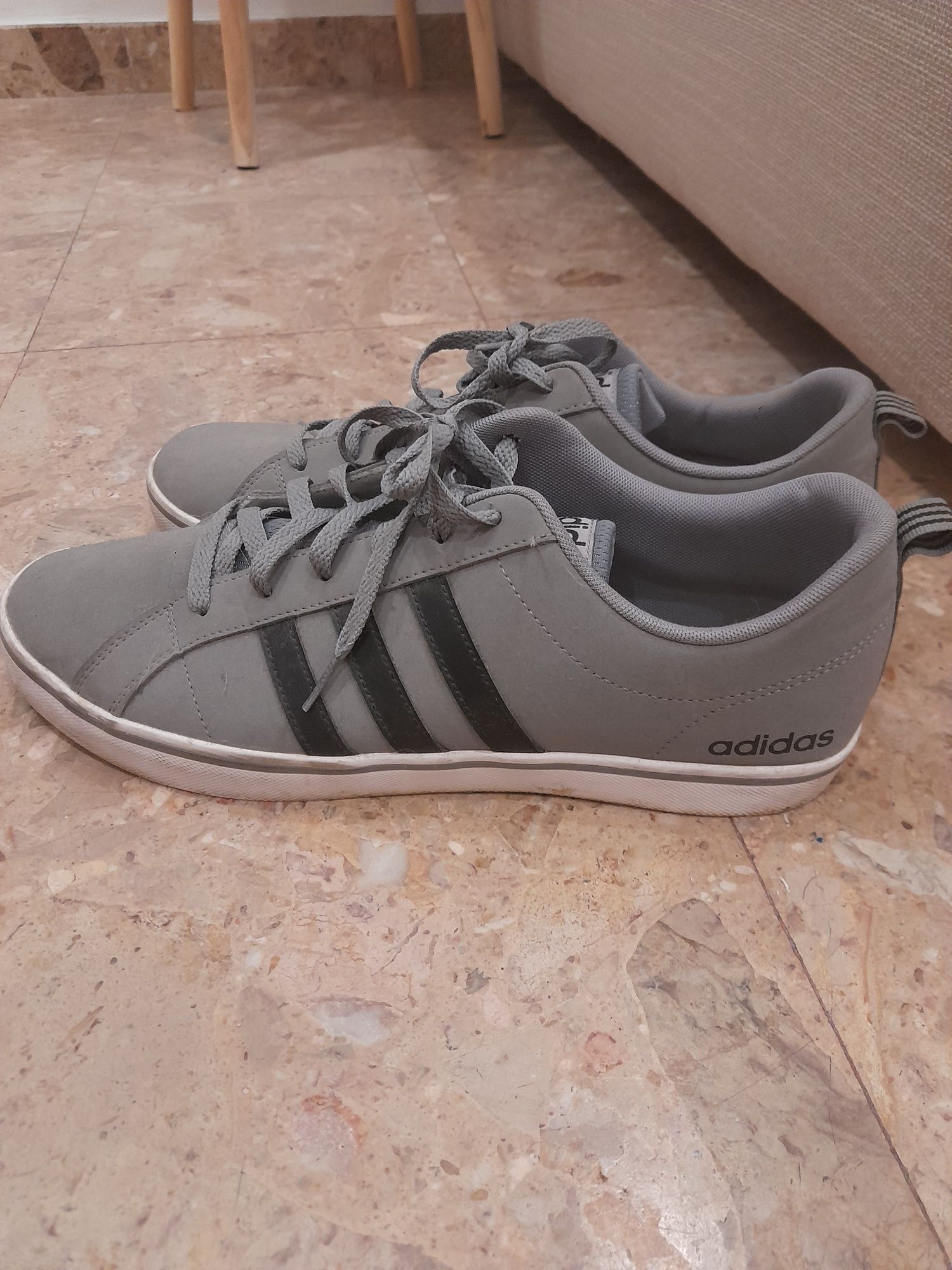 Ténis adidas como novos