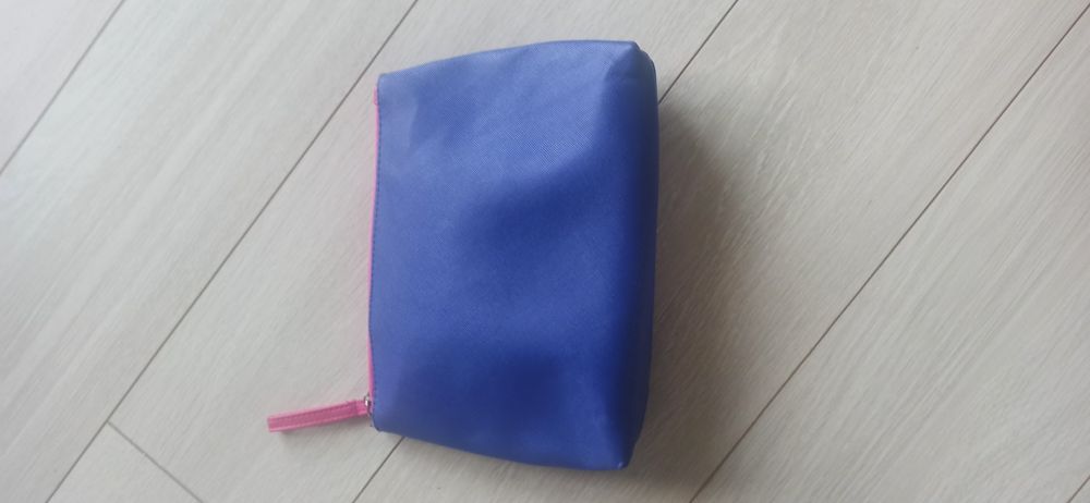 Kosmetyczka kobaltowa