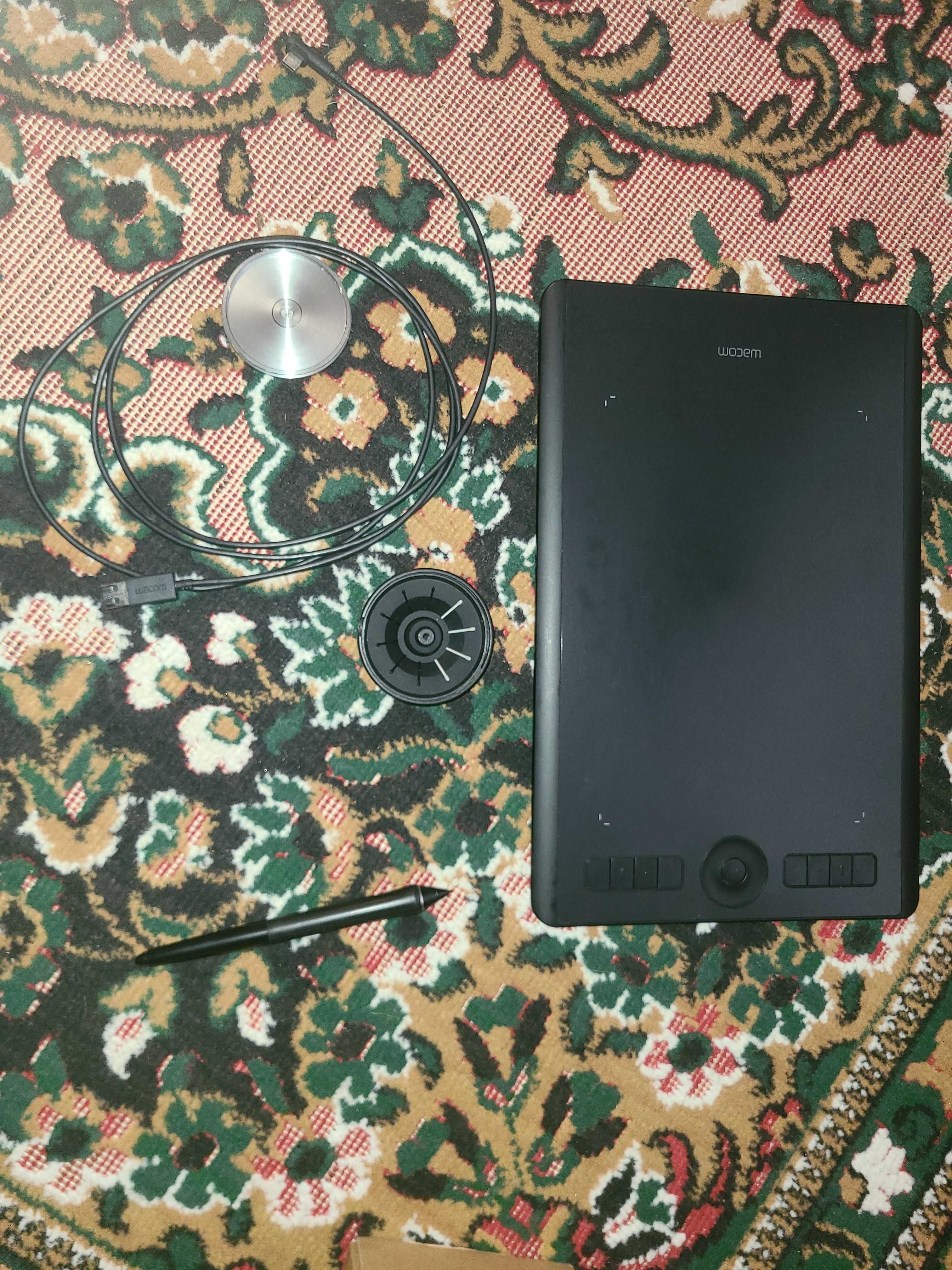Графічний планшет Wacom Intuos Pro medium, PTH-660