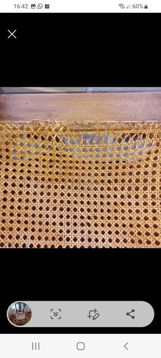 Cadeirão de madeira antigo (a palhinha precisa restaurada)