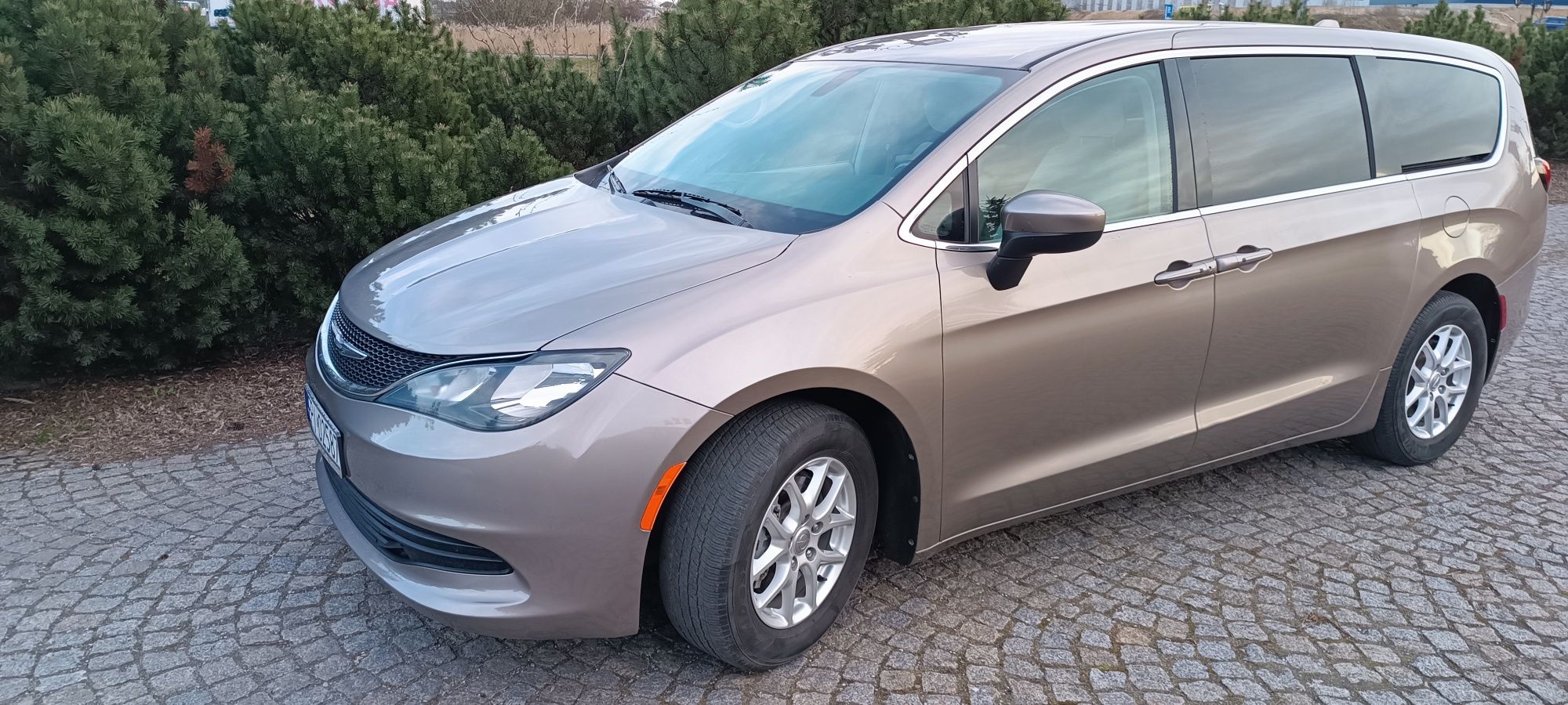 Chrysler pacifica 7 osób