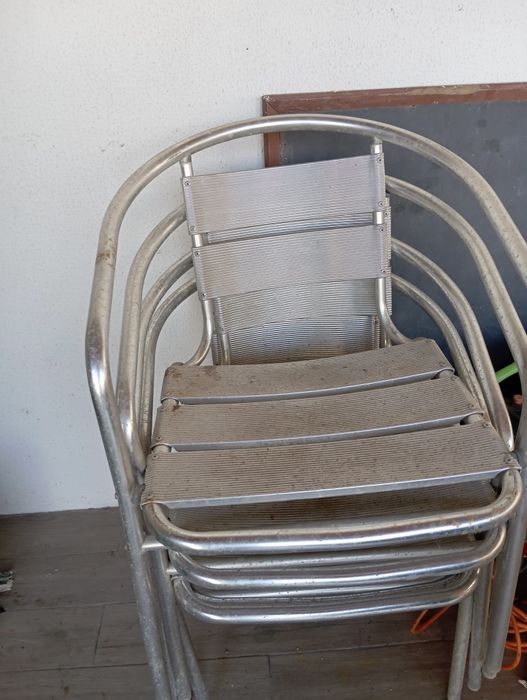 Cadeiras cada unidade por 10€