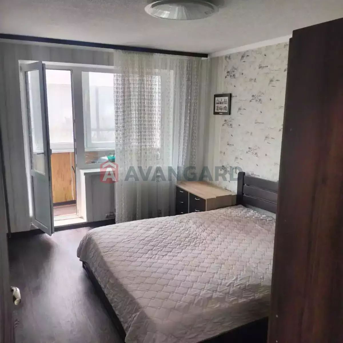 Продам 3 ком кв 70 кв м Караван Левобережны