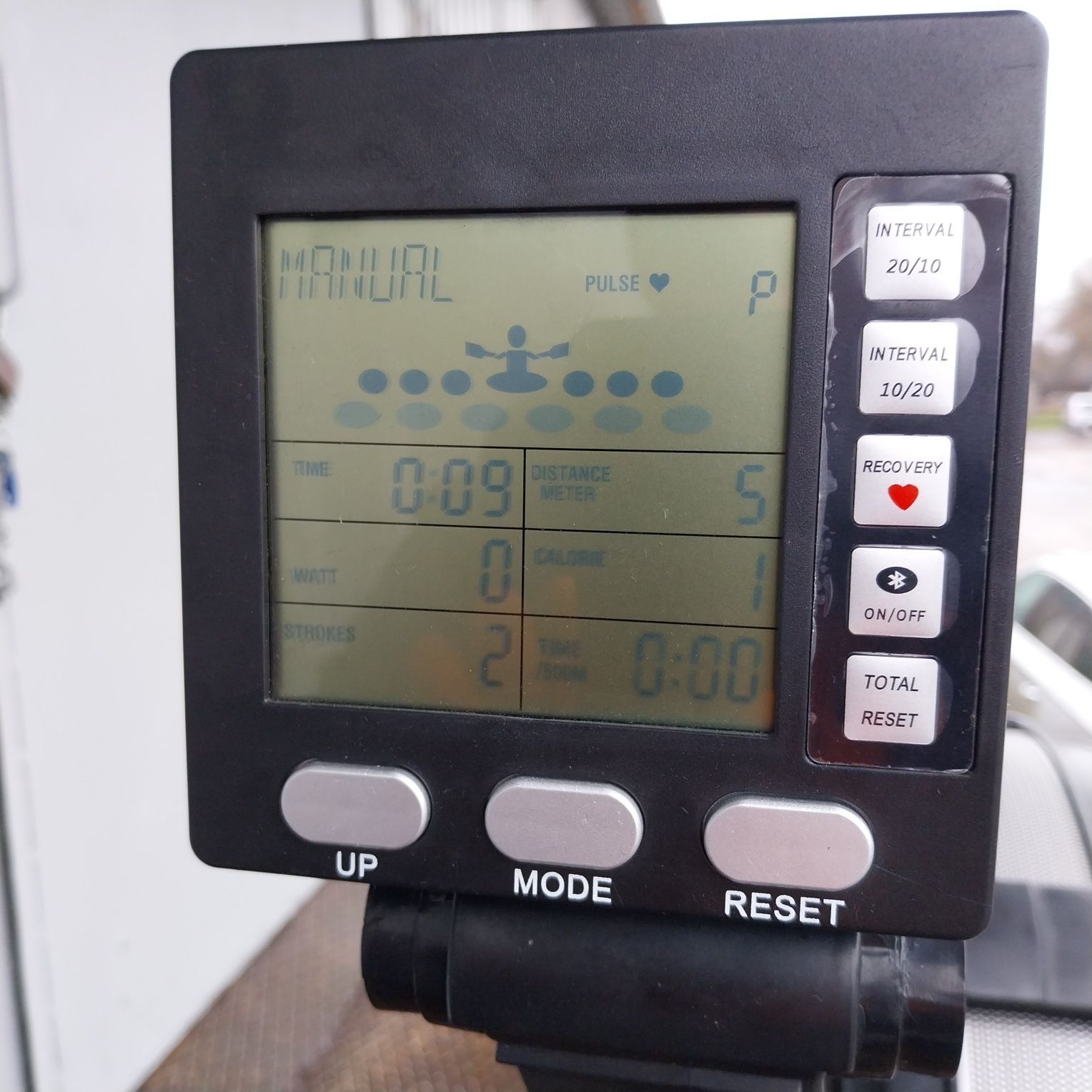 Powystawowy wioślarz powietrzny/ergonometer.  Jak Concept2