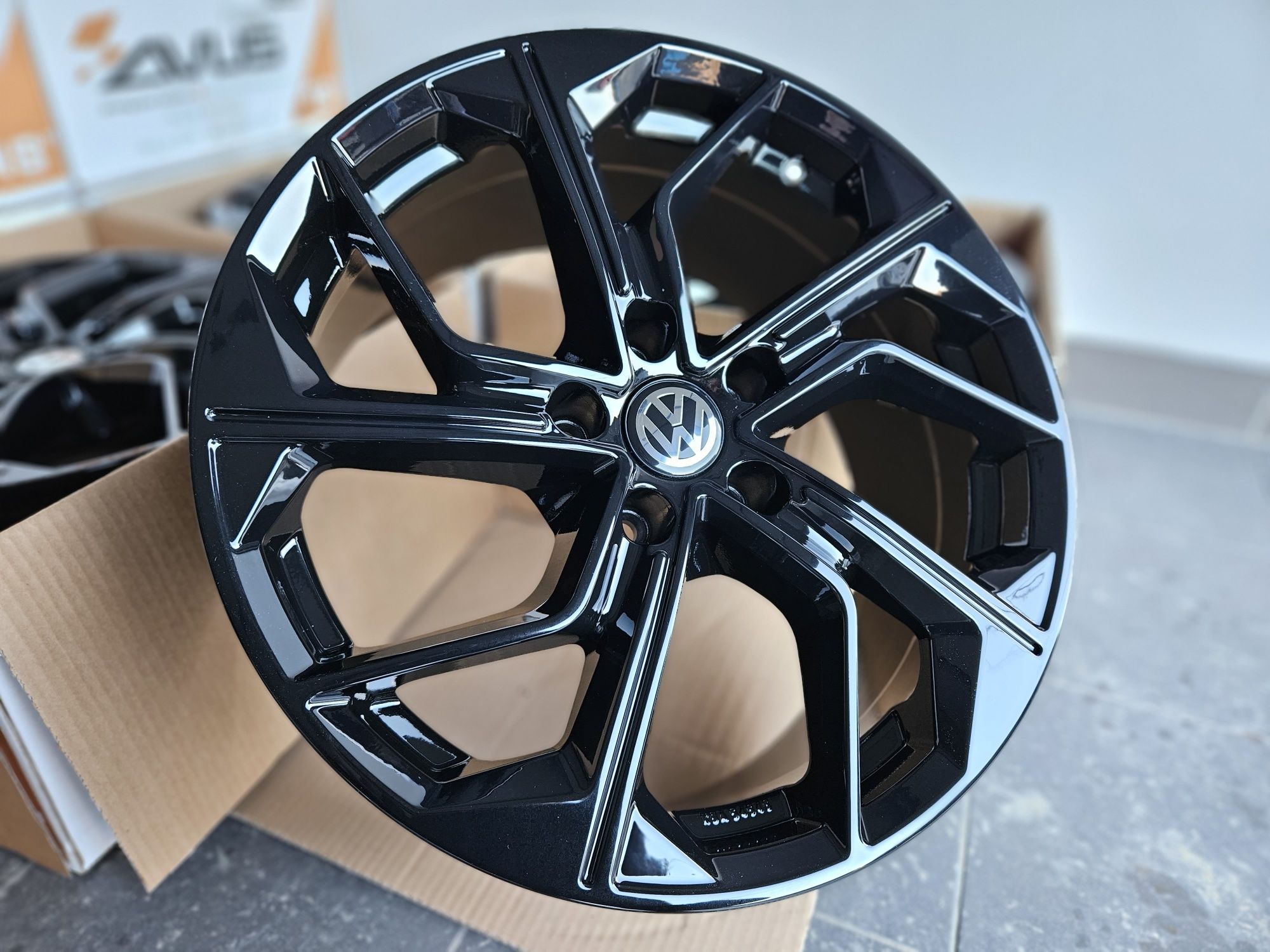 VW 18 " Nowe 5x112 Passat B7 B8 Alltrack Arteon Scirocco Felgi Czarne