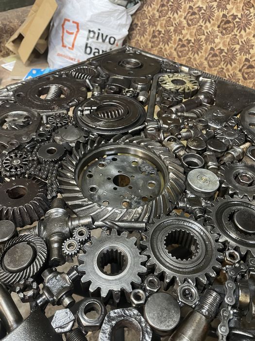 Стол в стиле стимпанк из автомобильных деталей лофт