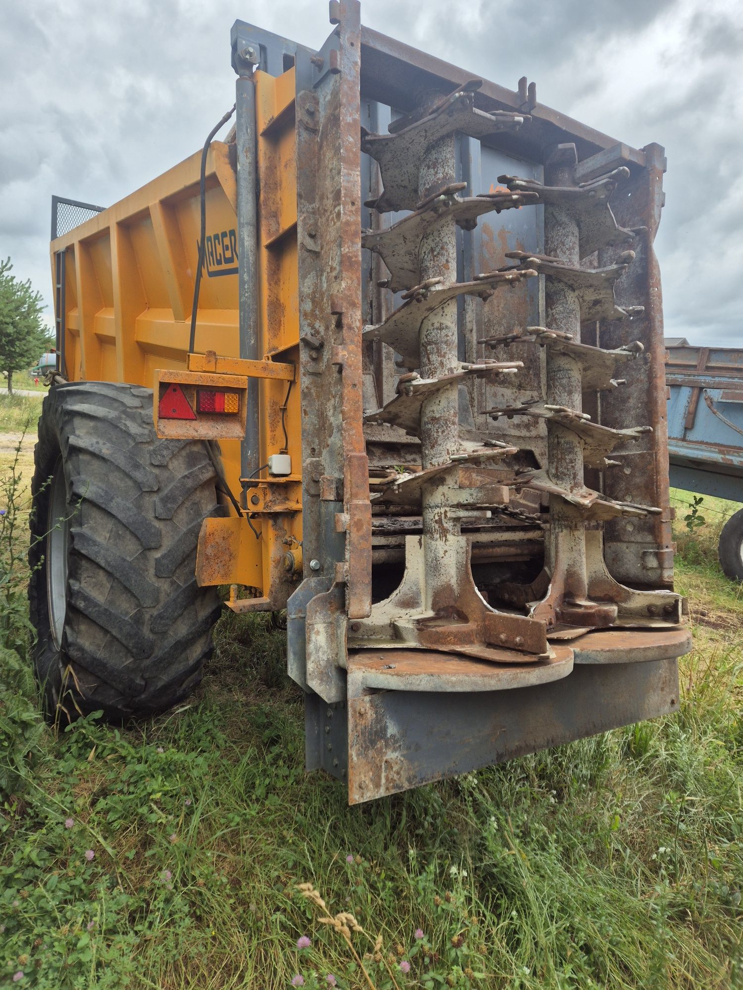 Rozrzutnik obornika Macer 13 ton