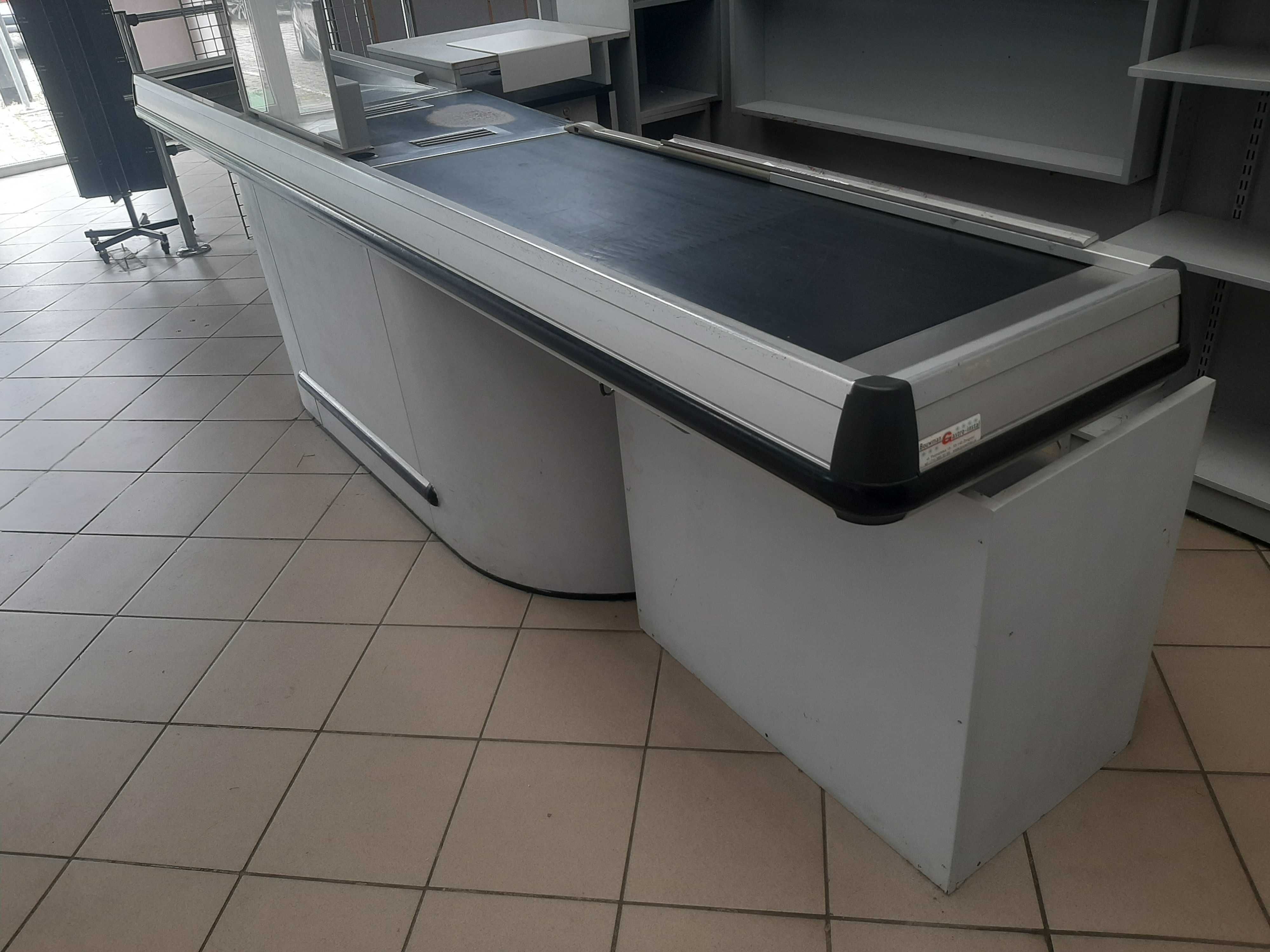 Box kasowy lada stoisko z przesuwaną taśmą i miejscem na towar