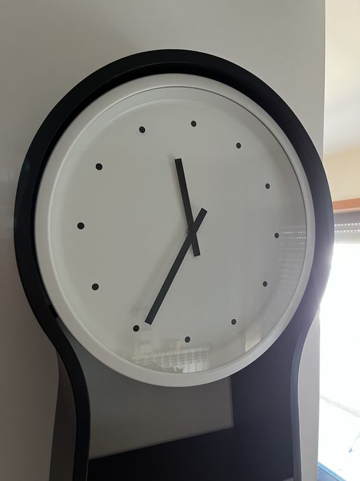 Estante com relógio PS Pendel (IKEA)