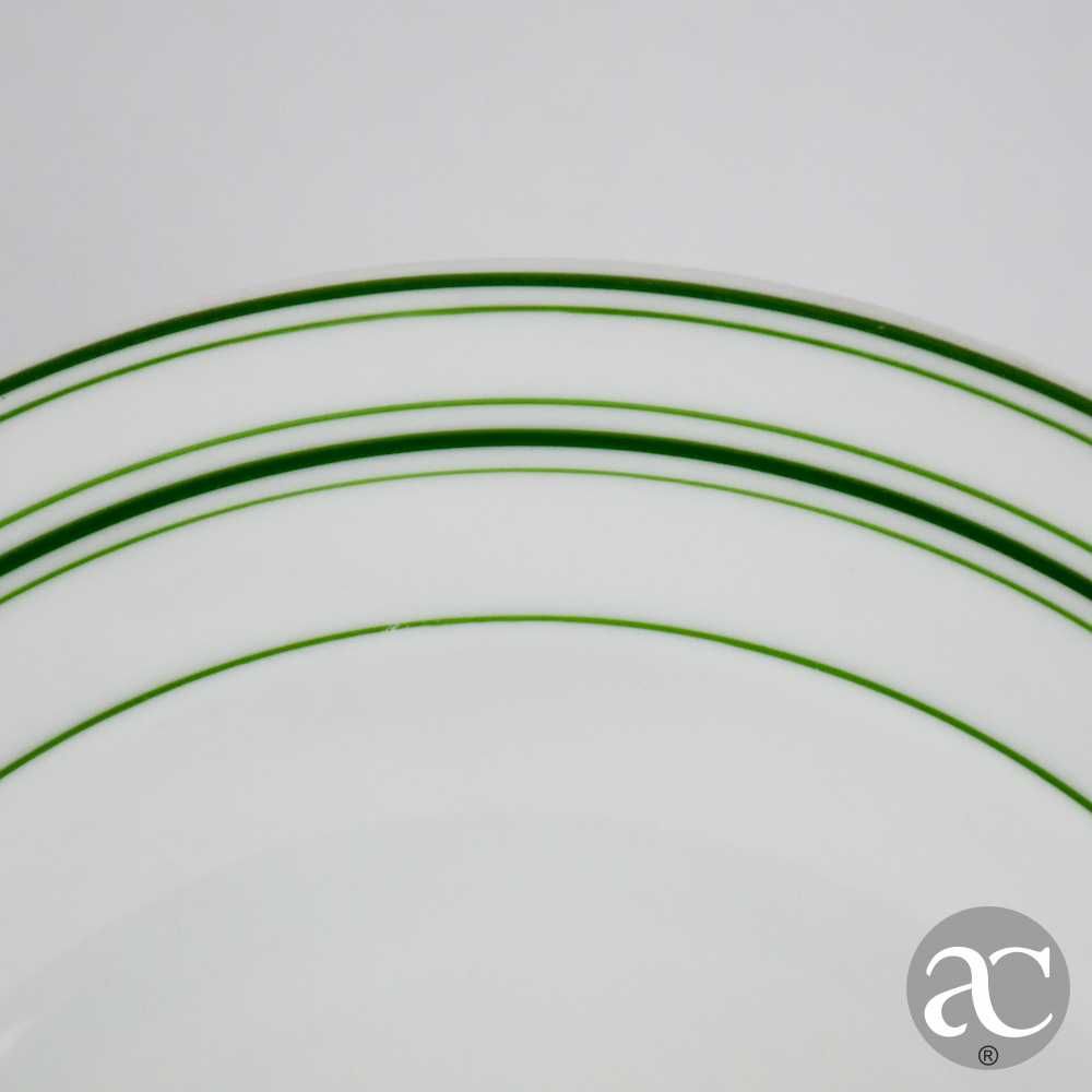 Prato fundo em porcelana Artibus, com frisos em verde
