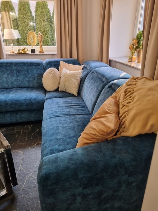 Naroznik i krzesła piękny komplet