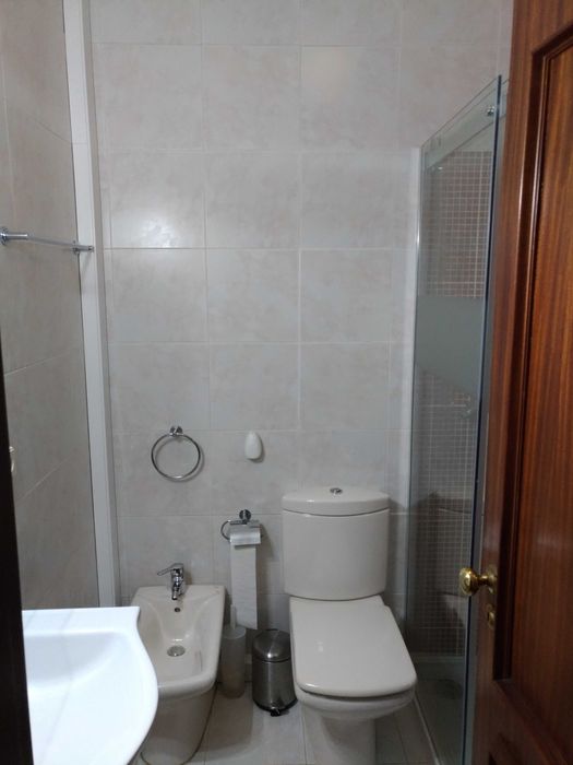 Alugo quarto individual a estudante, na zona de Pedrouços Porto