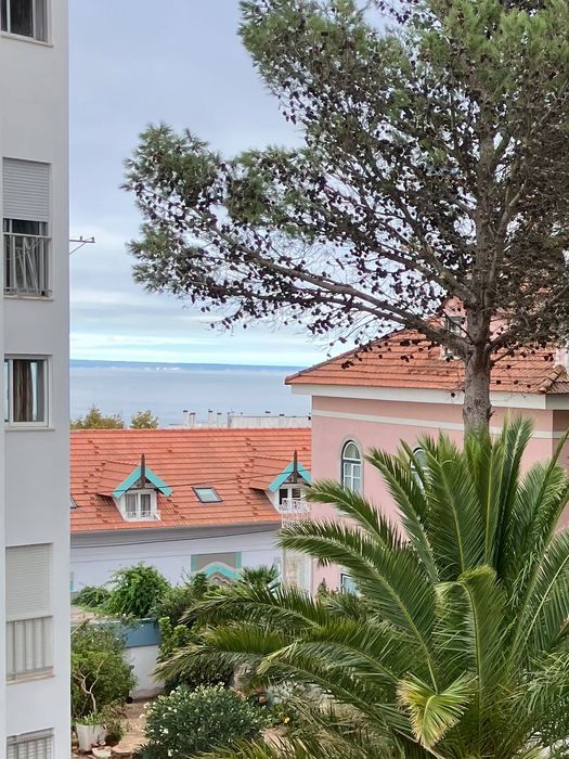 Arrenda-se T1 ,Monte Estoril, vista de mar, garagem box