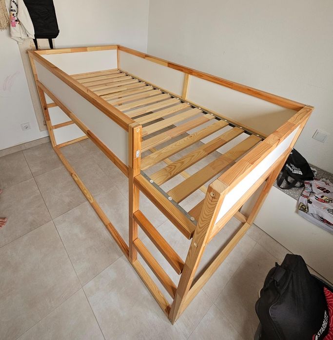 Cama IKEA Kura Alta
