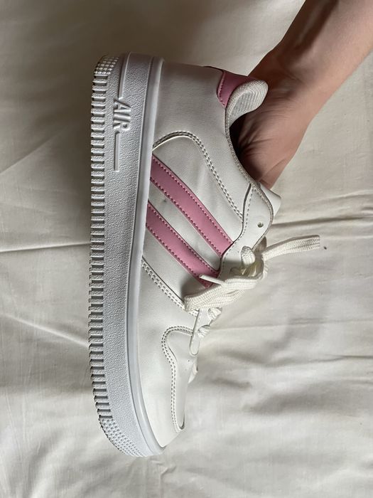 жіночі білі кросівки