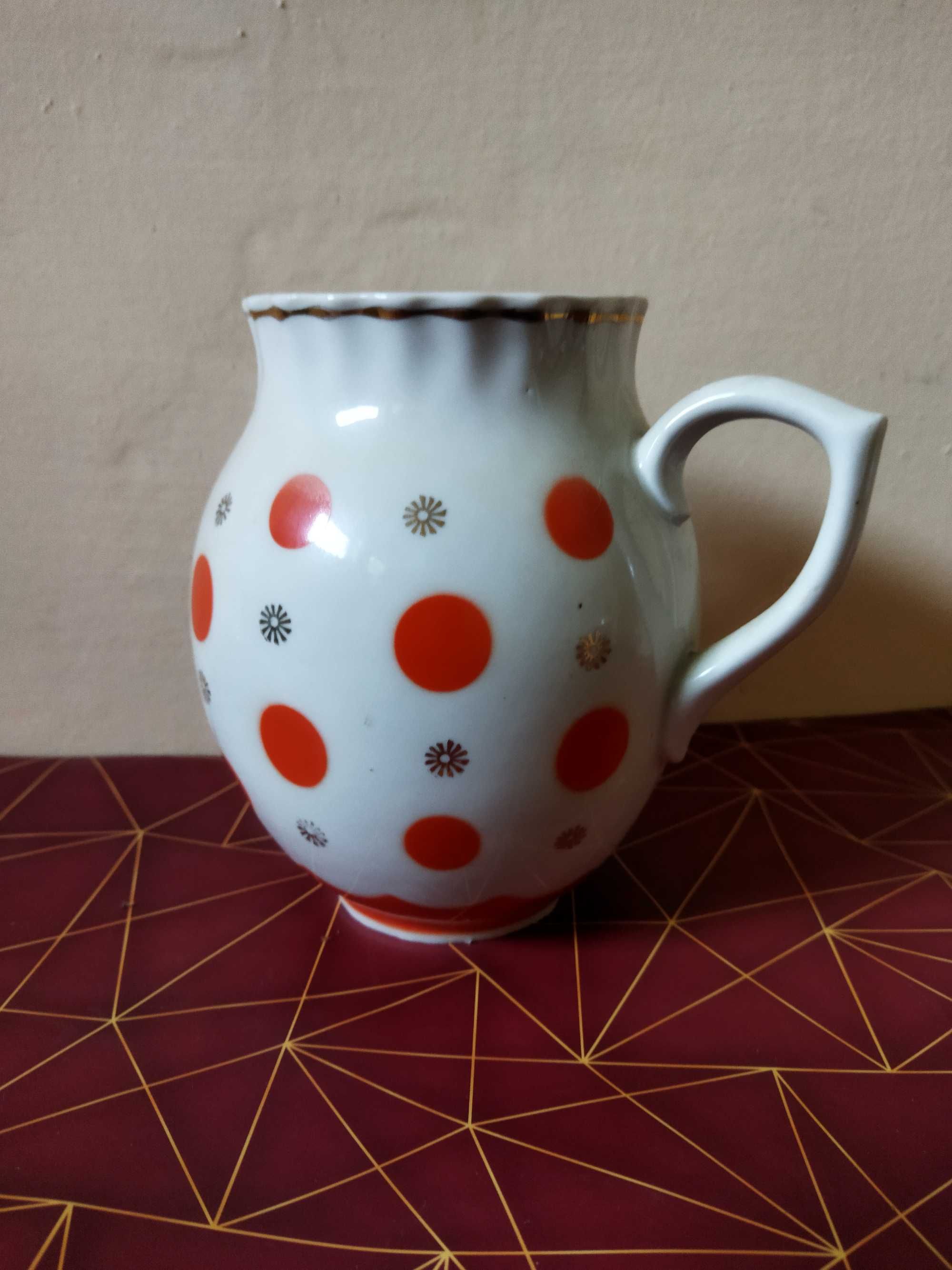 Продам кувшины и вазы из фарфора и стекла.