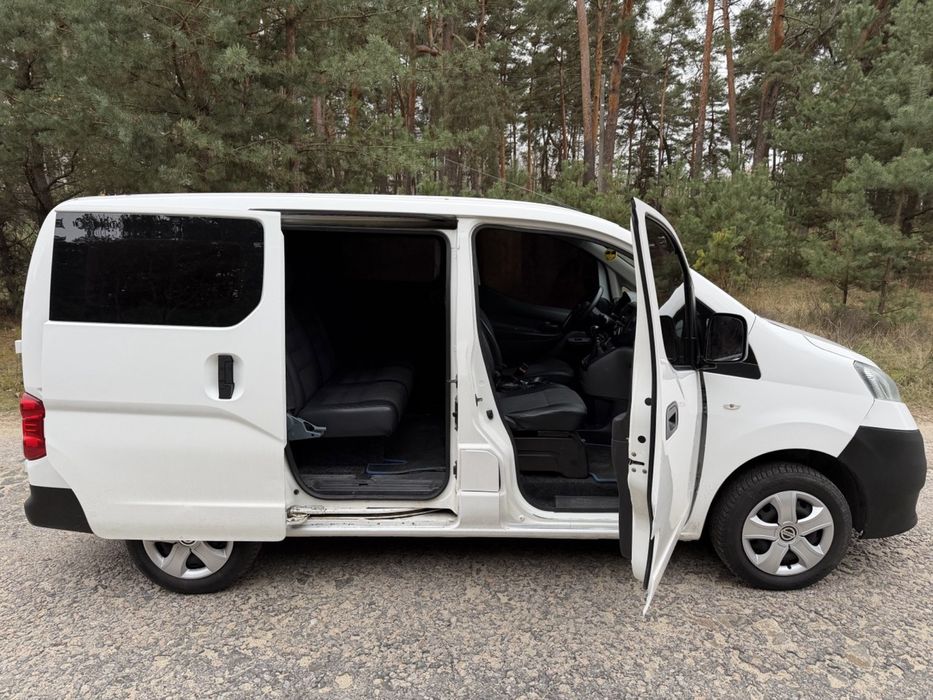 Продам Nissan NV 200