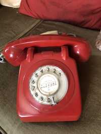 Telefone vermelho antigo