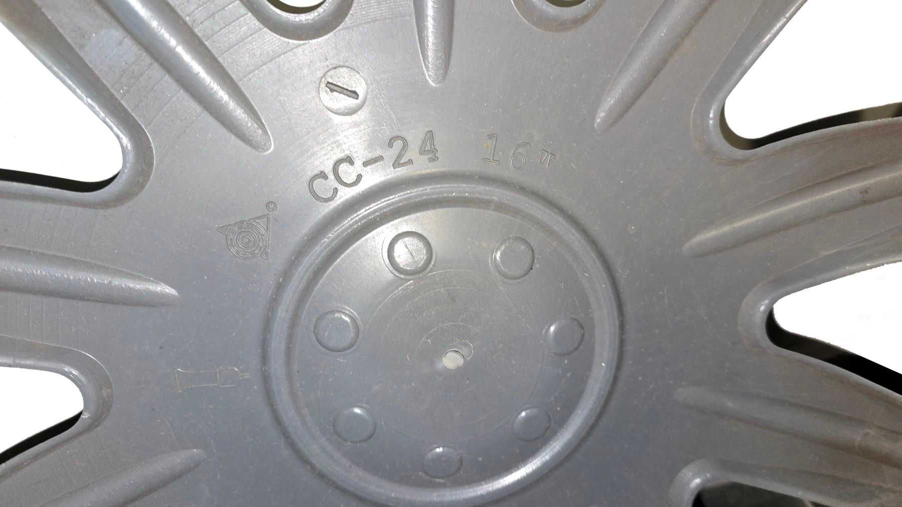 Kołpaki dekle uniwersalne 16" R16 4szt komplet