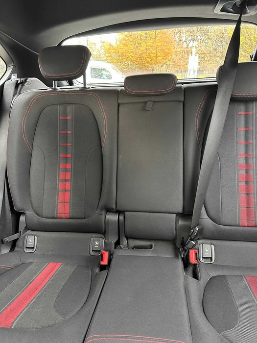 BMW Série 2 218i 1.5, caixa automática sport line