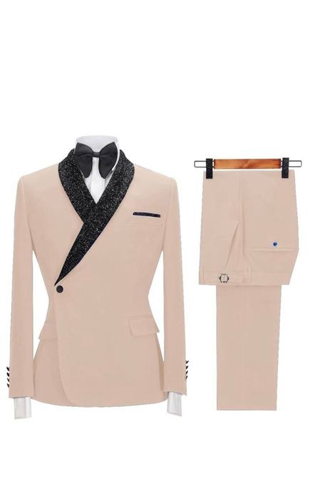 Чоловічий смокінг бежевого кольору розмір m