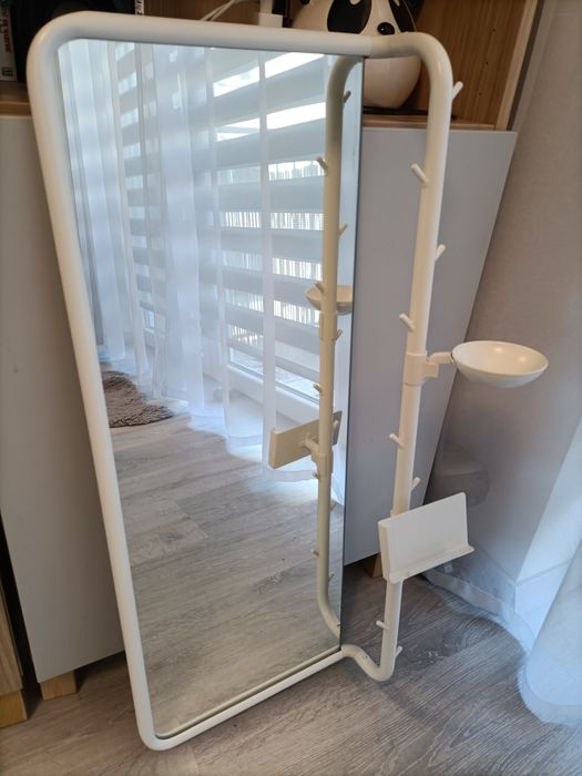 Praktyczne Lustro IKEA