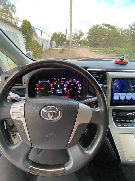 Продам Toyta Vellfire пассажир 2013 автомат 7 мест 2.4 Япония