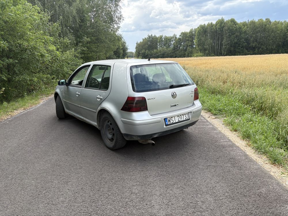 Volkswagen Golf 2,3 v5