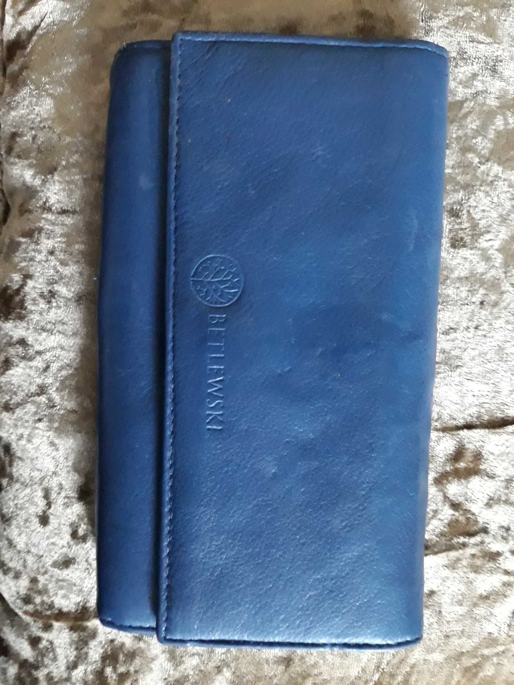 Niebieski, duży, skórzany portfel damski Betlewski