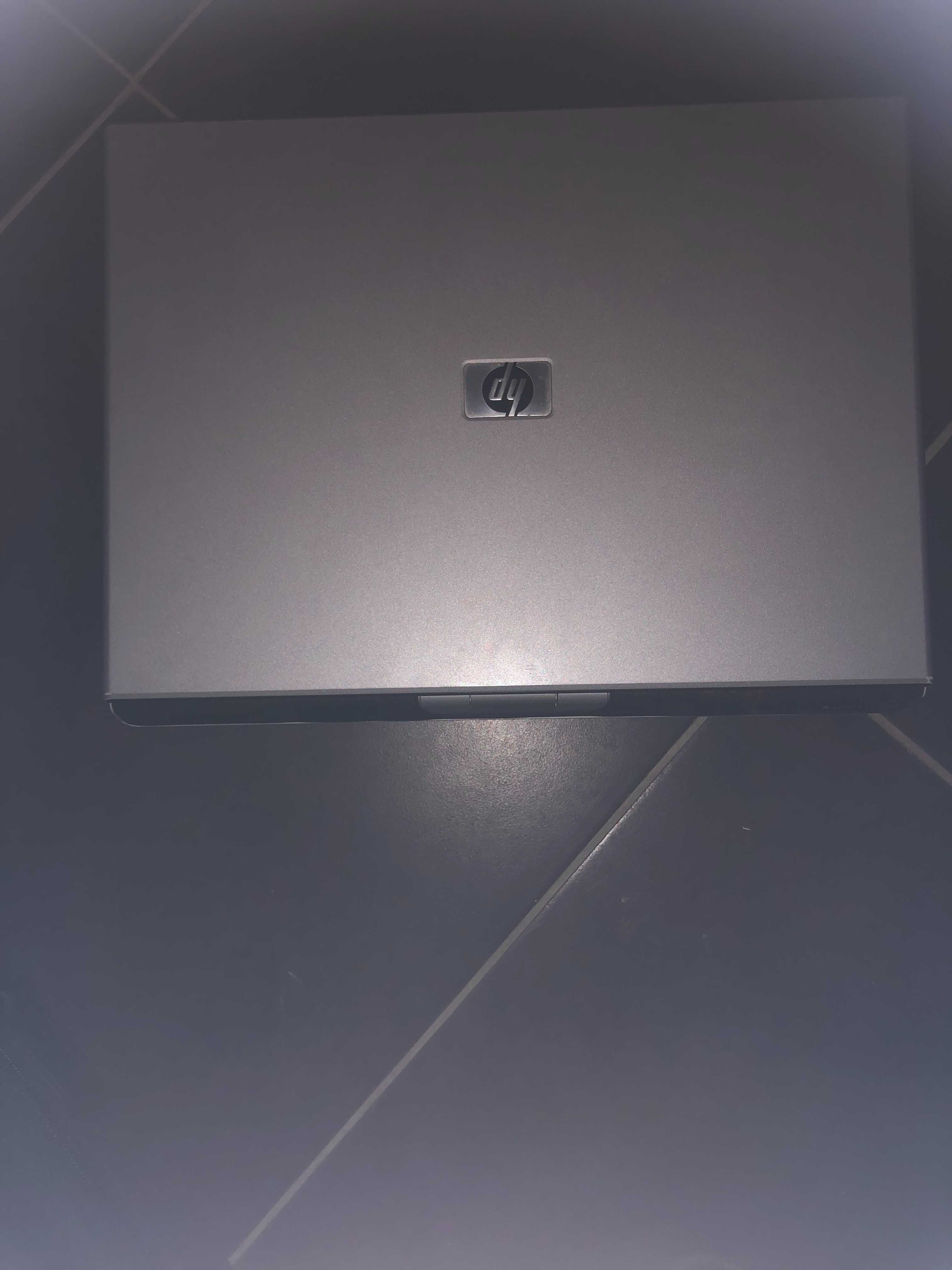 Computador  avariado para peças