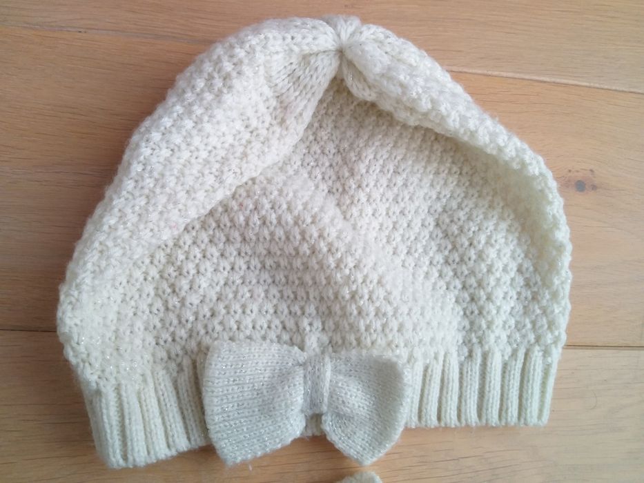 Kremowa czapka srebrna nitka 6-9 lat