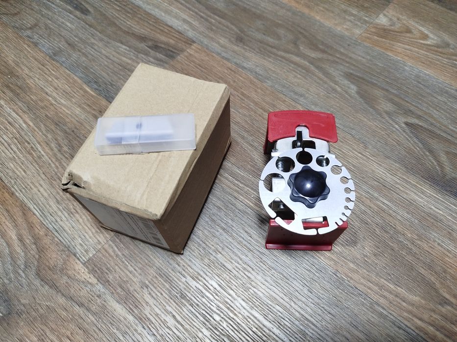 Інструмент, пристрій для зняття ізоляції  (стрипер)