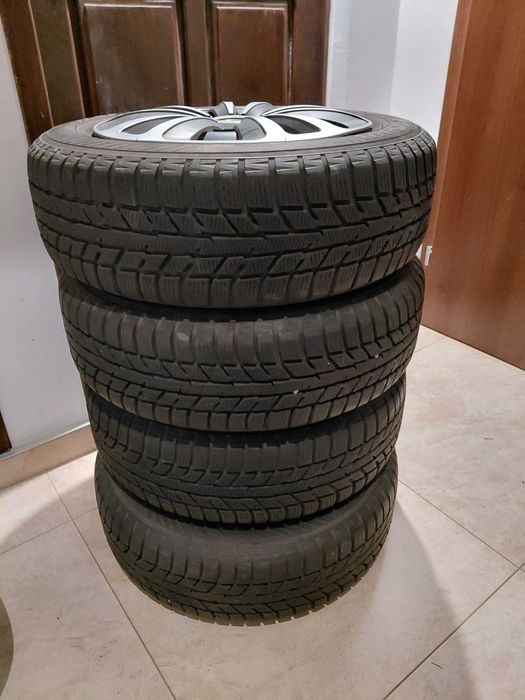 Okazja! Opony zimowe Yokohama 175/65R14 na felgach stalowych