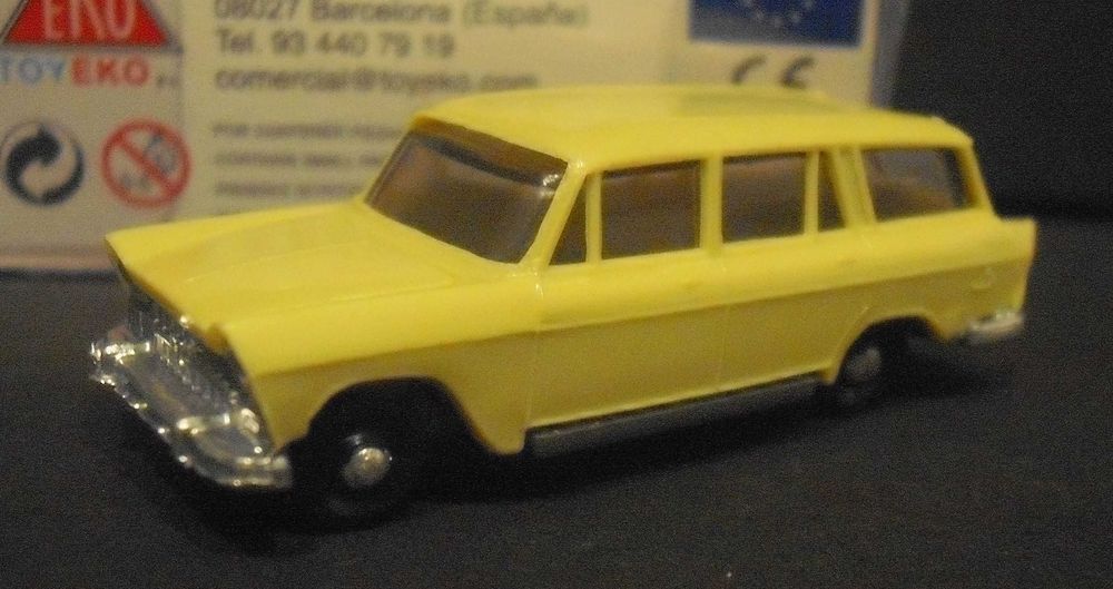 EKO - Fiat Familiar 1800 -antigo - 1/65 - made in Espanha - NOVO