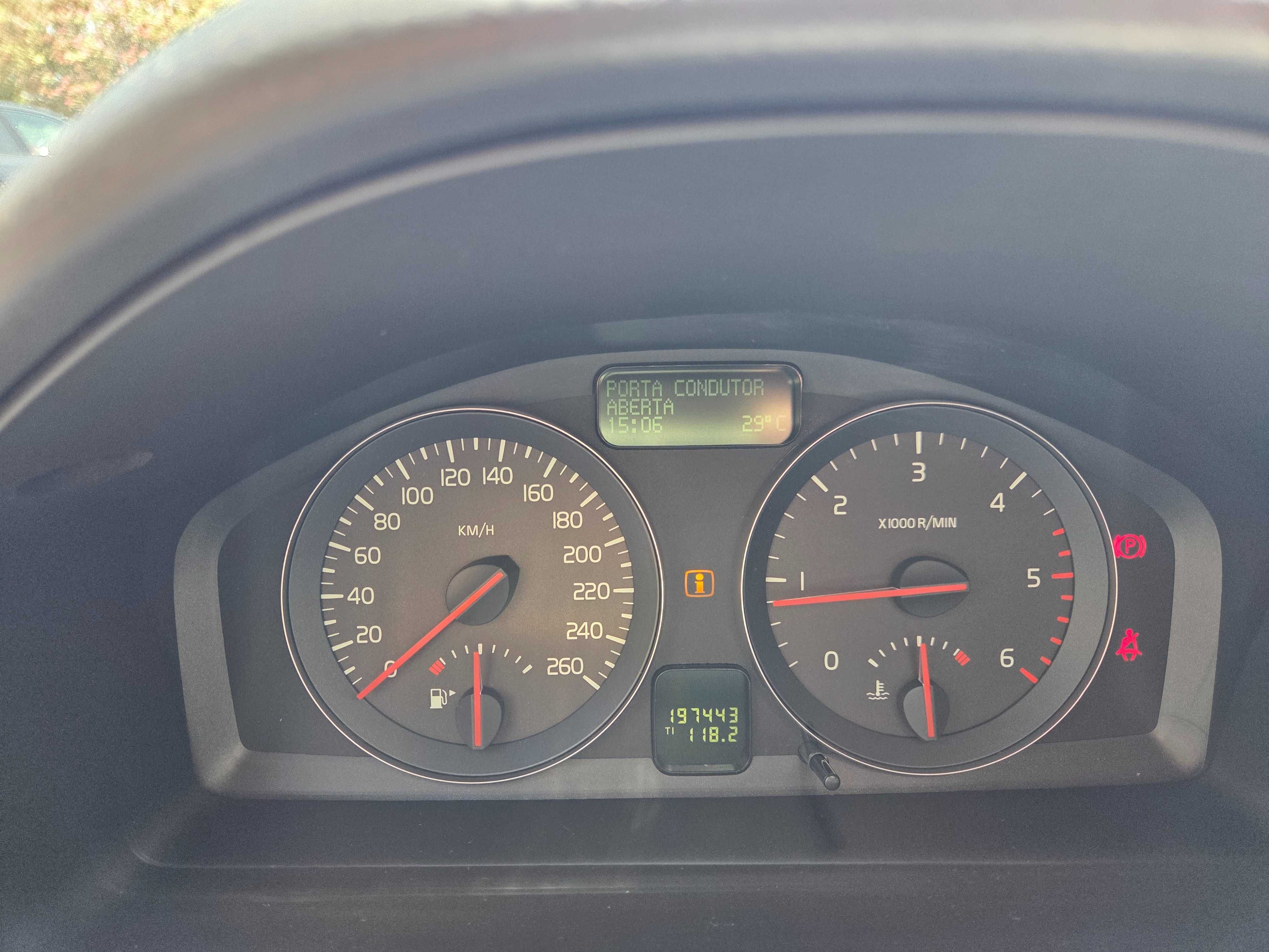 Volvo S40 1.6 Diesel – Elegante, Económico e Impecável!