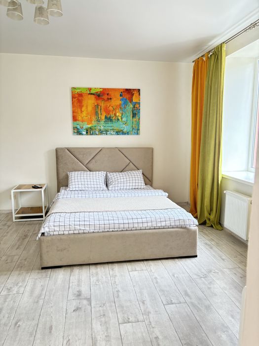 Центр,Яровиця, паркомісце ,подобово від 1000 погодинно від 550