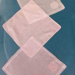 3 Lenços de mão  em cambraia rosa bordados à mão portes incluidos *