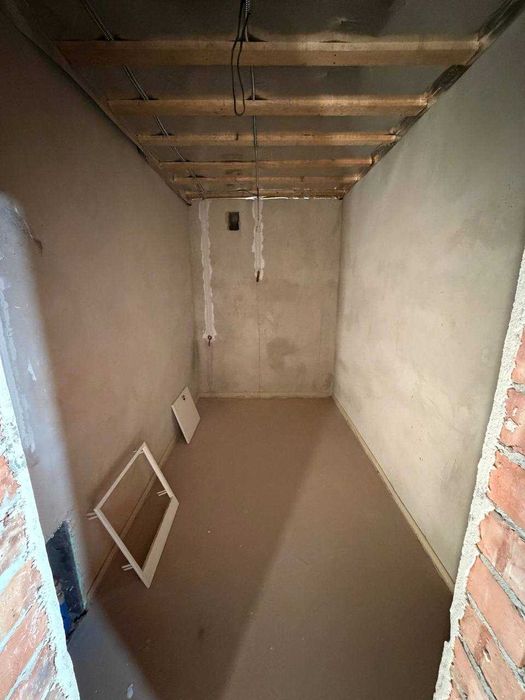 Продам зданий таунхаус в Крихівцях з чорновим ремонтом у закритому ЖК