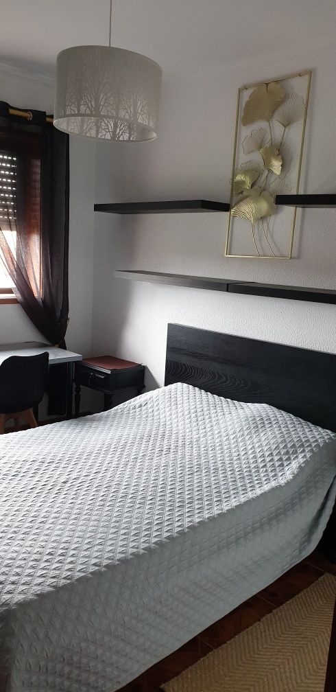 Alugo quarto privado