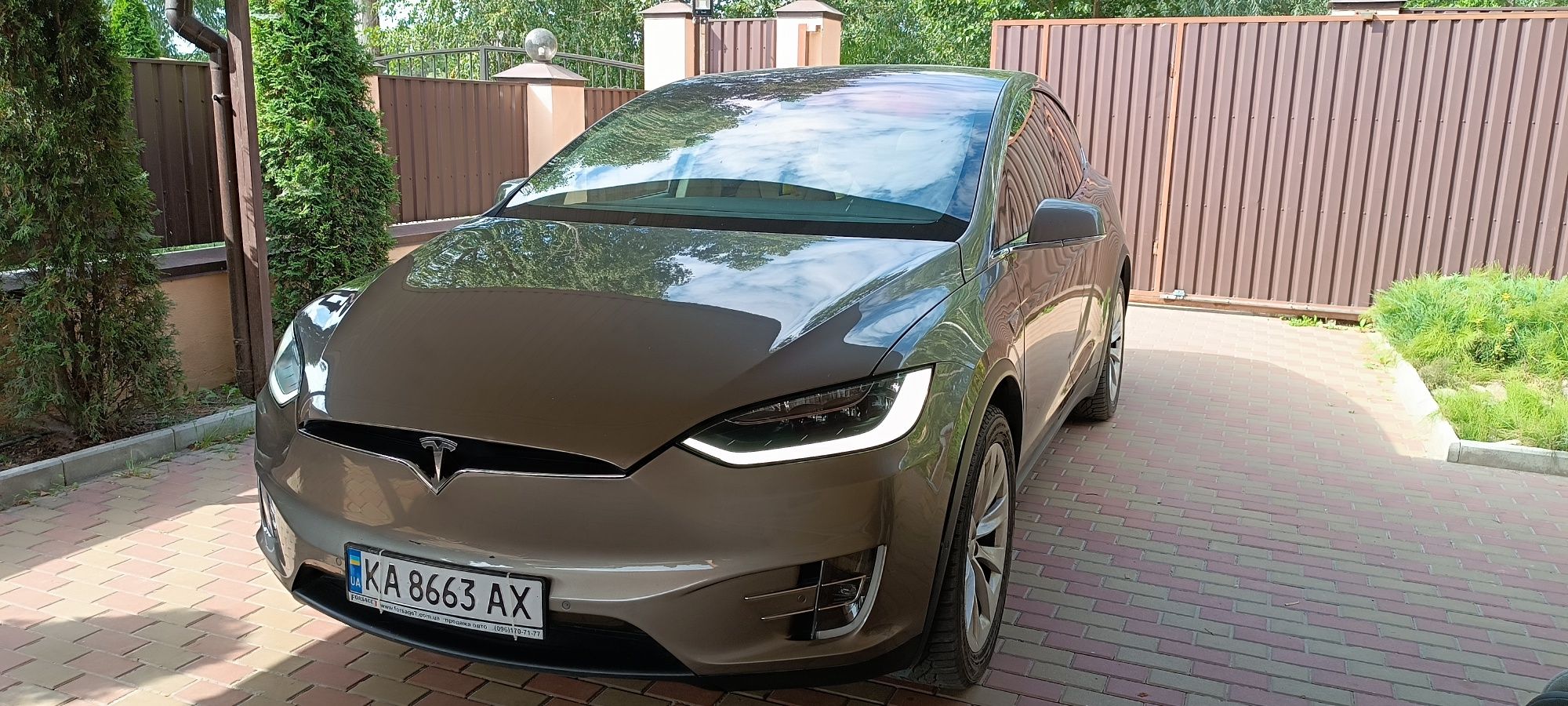 Tesla X90D 2016 року