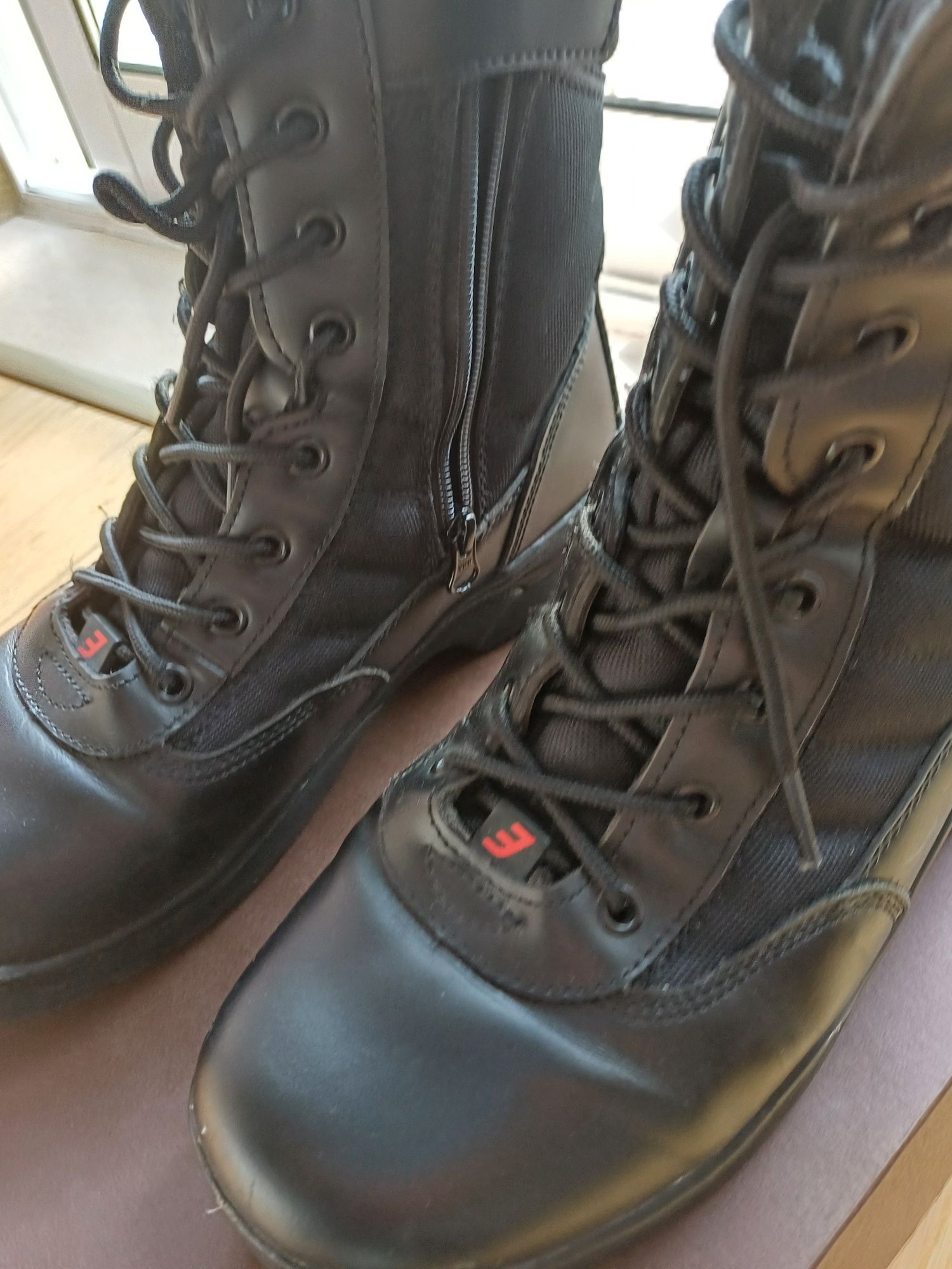 Bota estilo militar