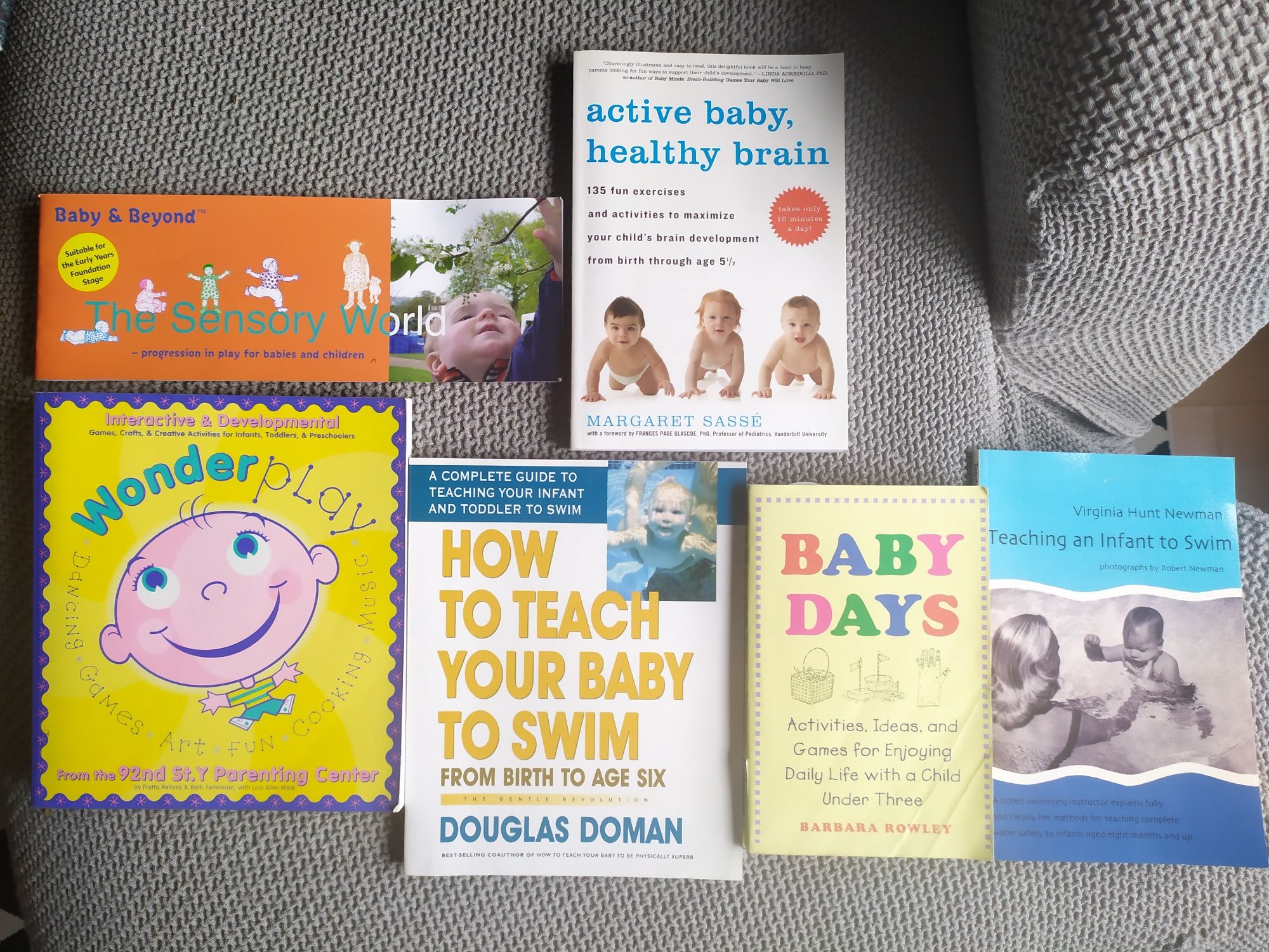 Conjunto de livros sobre desenvolvimento do bebés